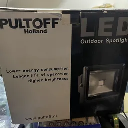 Verpakking van een Pultoff Holland LED outdoor spotlight met afbeelding van het product