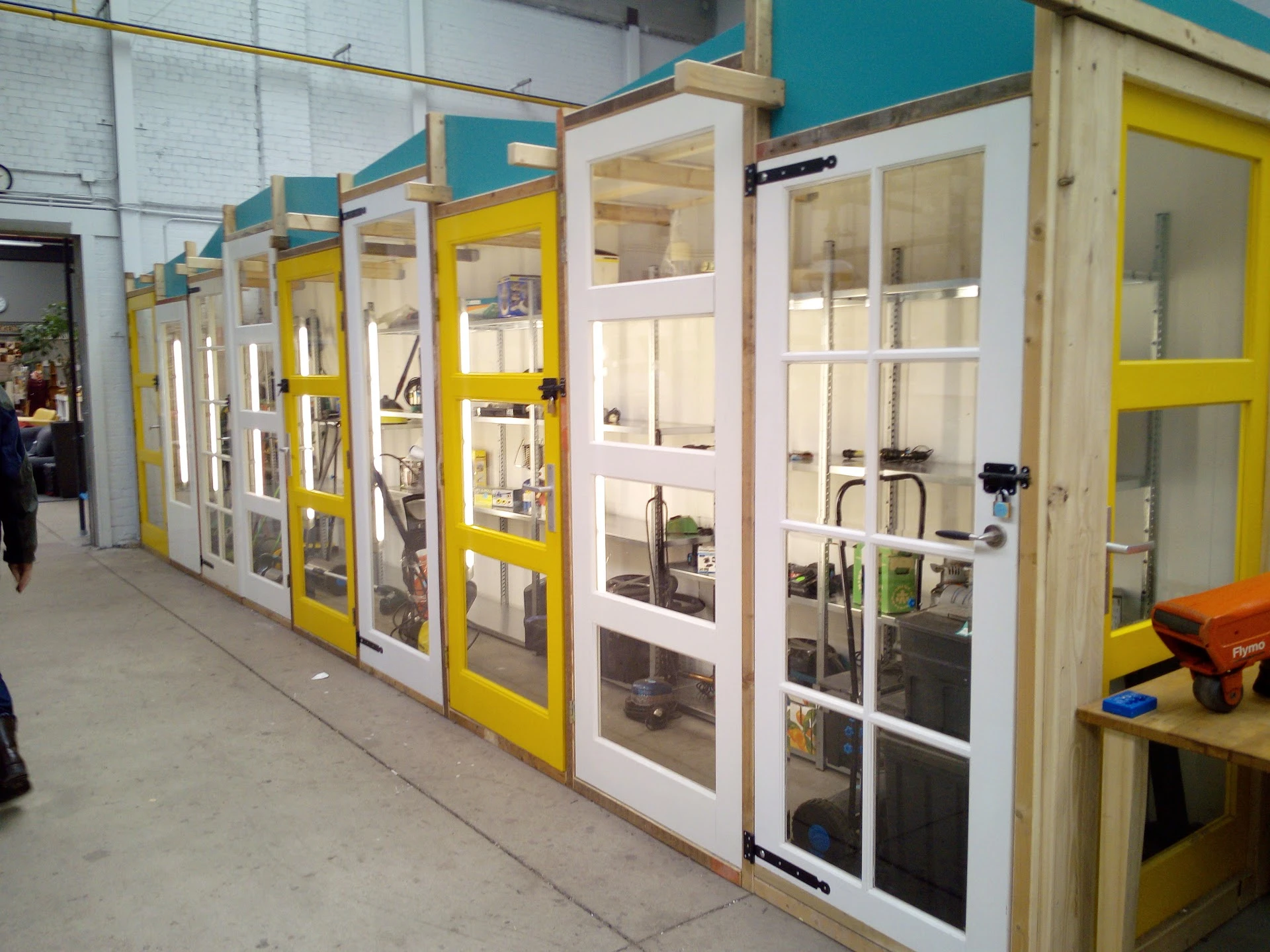 Kringloopcentrum Amersfoort in Amersfoort met tweedehands boeken, elektrische fietsen en elektronica