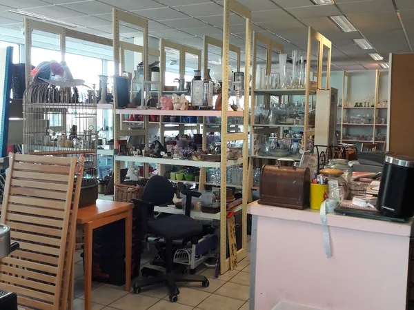 Kringloopwinkel [GESLOTEN] Kringloopcentrum Voorschoten in Voorschoten