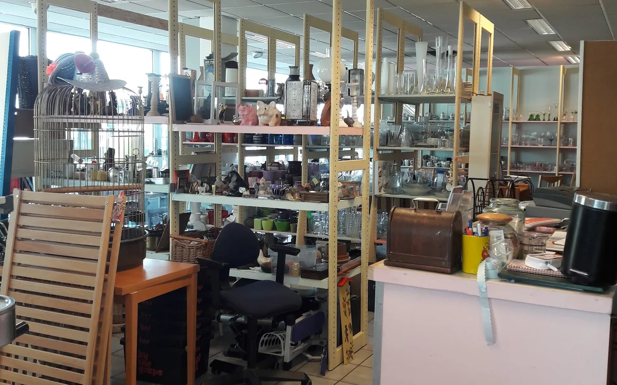 Kringloopwinkel [GESLOTEN] Kringloopcentrum Voorschoten in Voorschoten