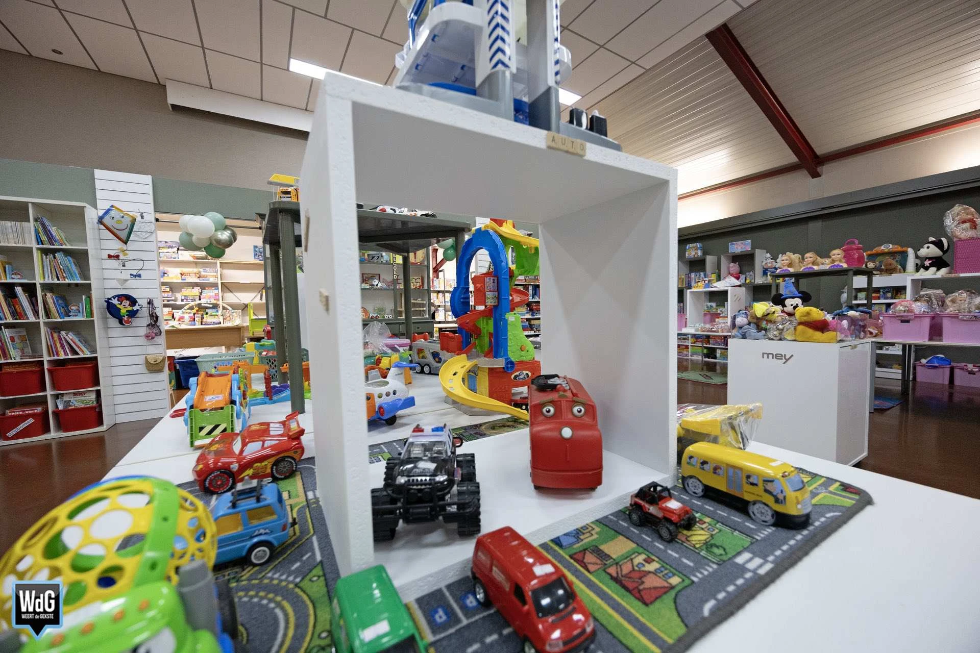 Kringloopcentrum weert in Weert met tweedehands boeken, elektronica en kasten