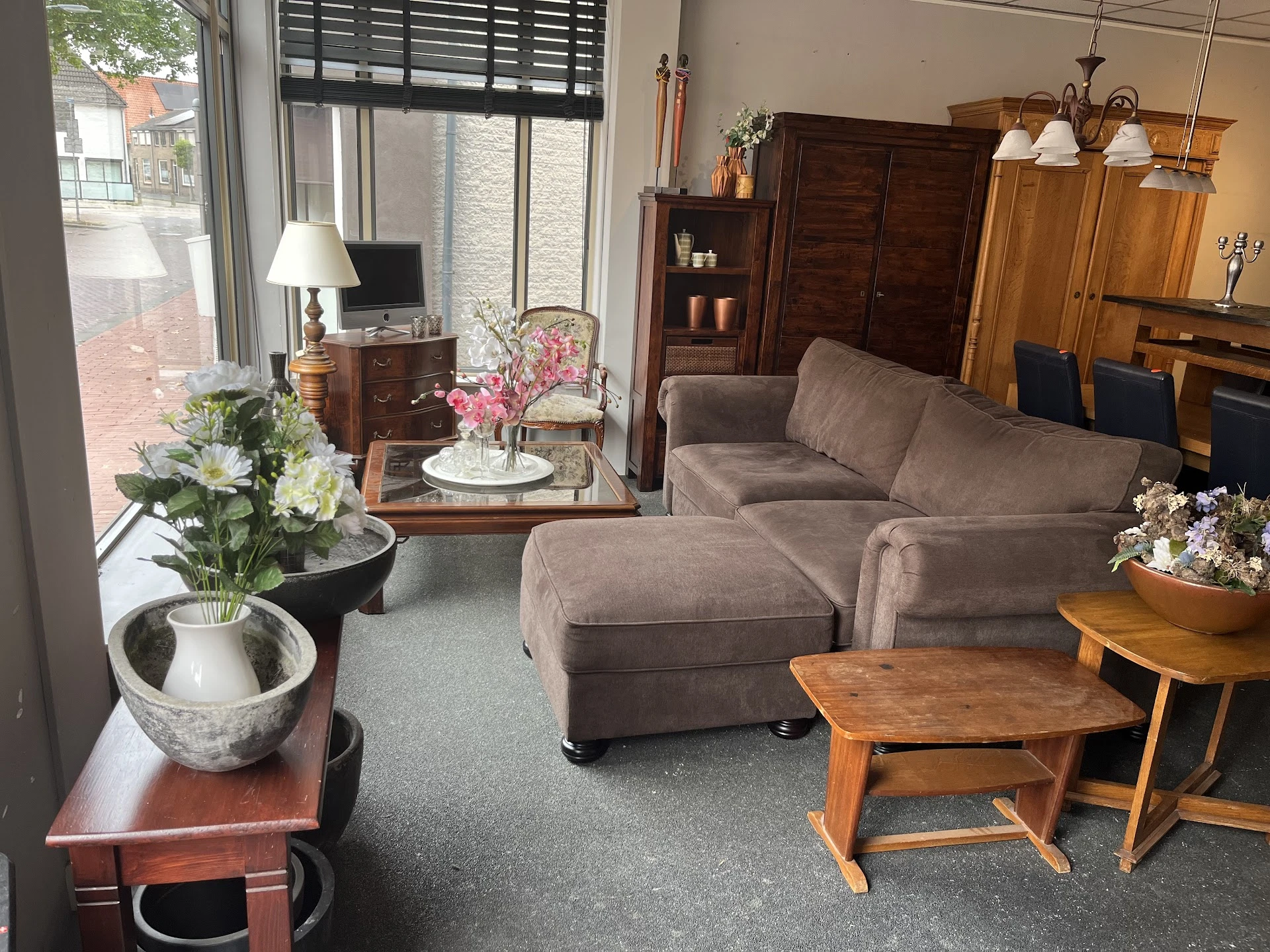 Kringlooplijn Oosterhout in Oosterhout met tweedehands boeken, gereedschappen en huis- en inrichting