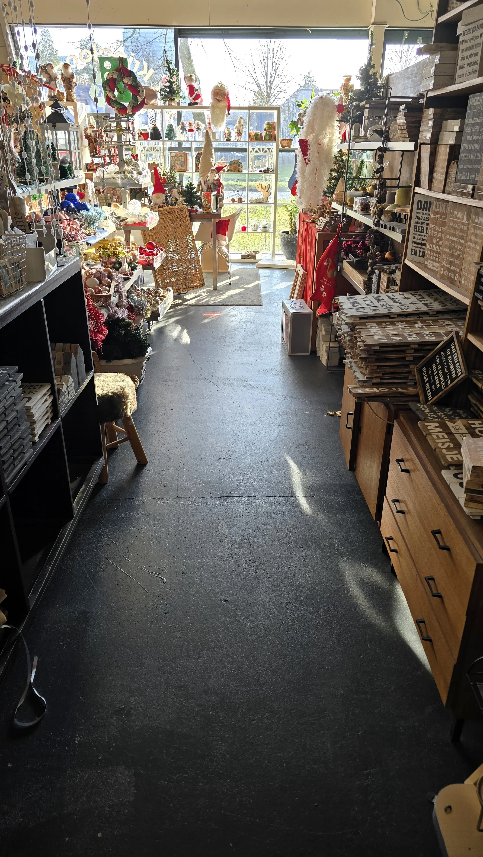 Kringloopmarkt in Almere met tweedehands boeken, cd's en elektronica