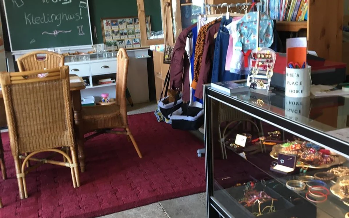 Kringloopwinkel Kringloopschuur en Kledinghuis Heidewaard in Waardenburg