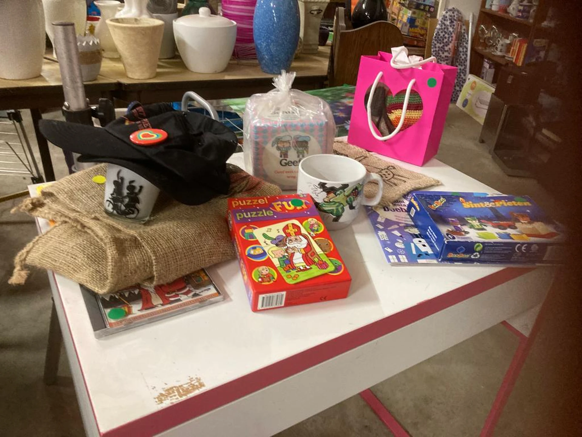 Kringloopwinkel Kringloopschuur en Kledinghuis Heidewaard in Waardenburg