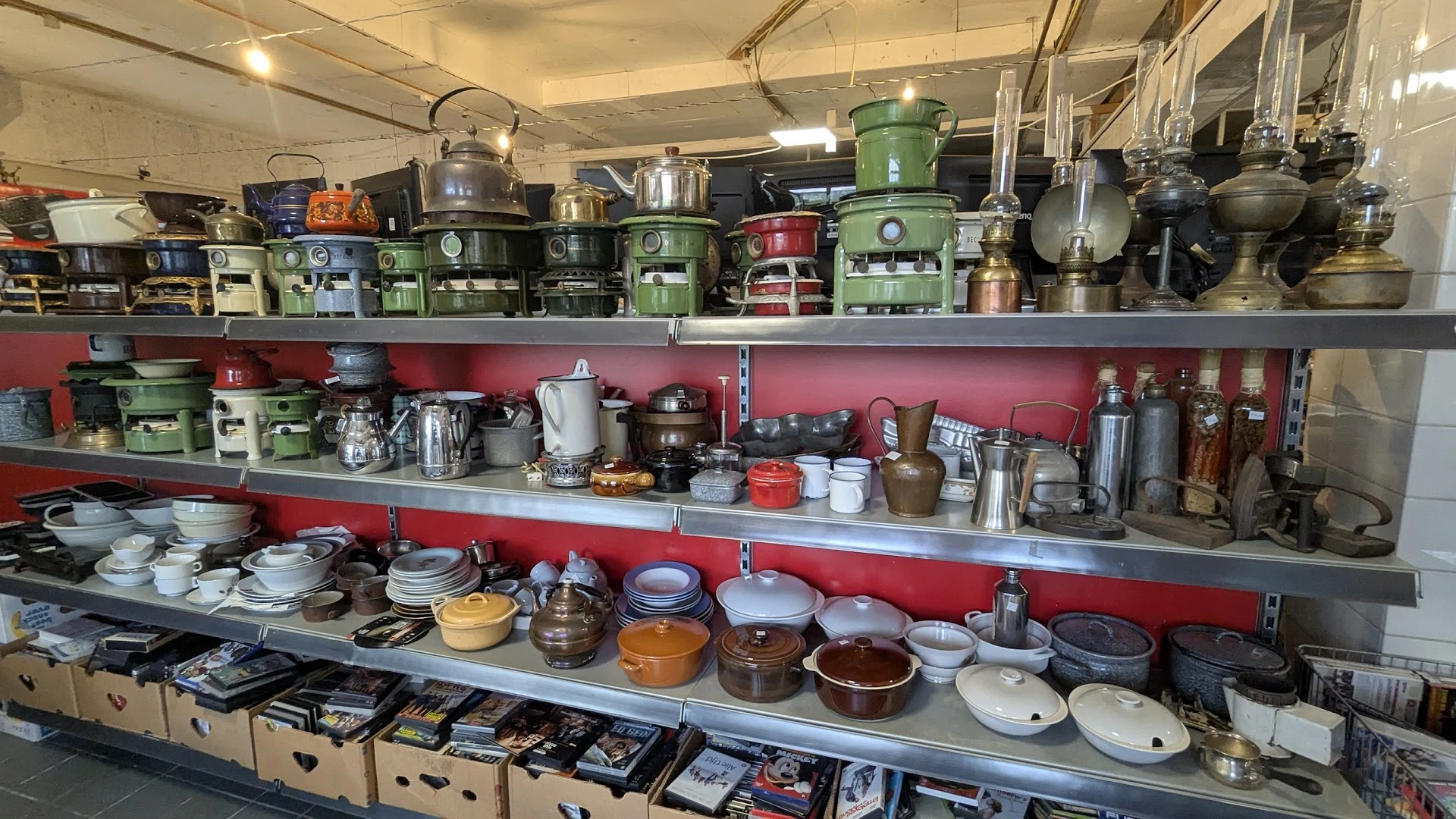 Kringloopvoordeel Heerenveen in Heerenveen met tweedehands meubels en kleding