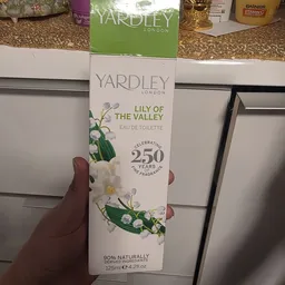 Yardley London Lily of the Valley eau de toilette verpakking met witte bloemen op wit doosje