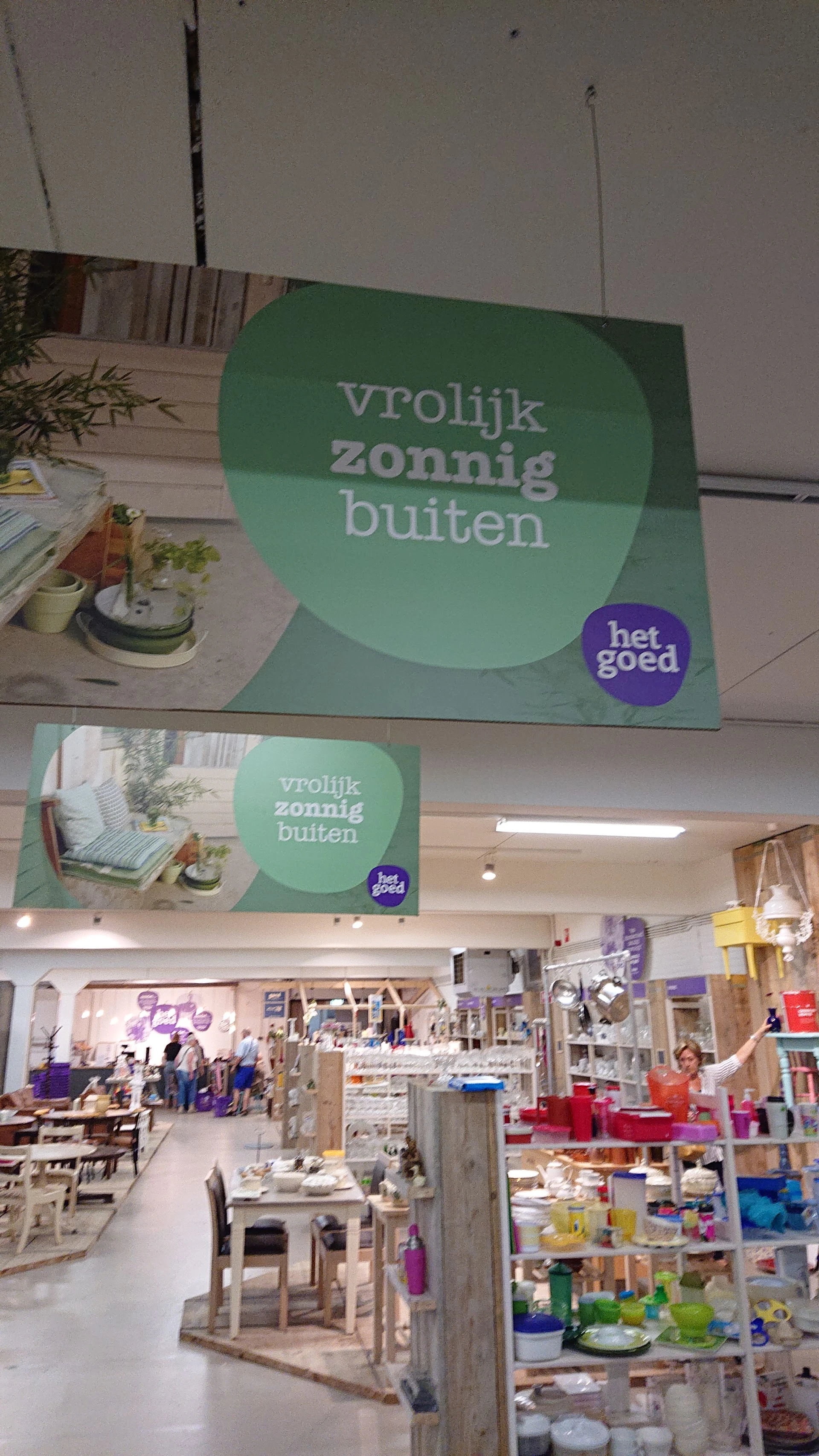 Kringloopwarenhuis Het Goed Best in Best met tweedehands boeken, huishoudelijke apparaten en kleding