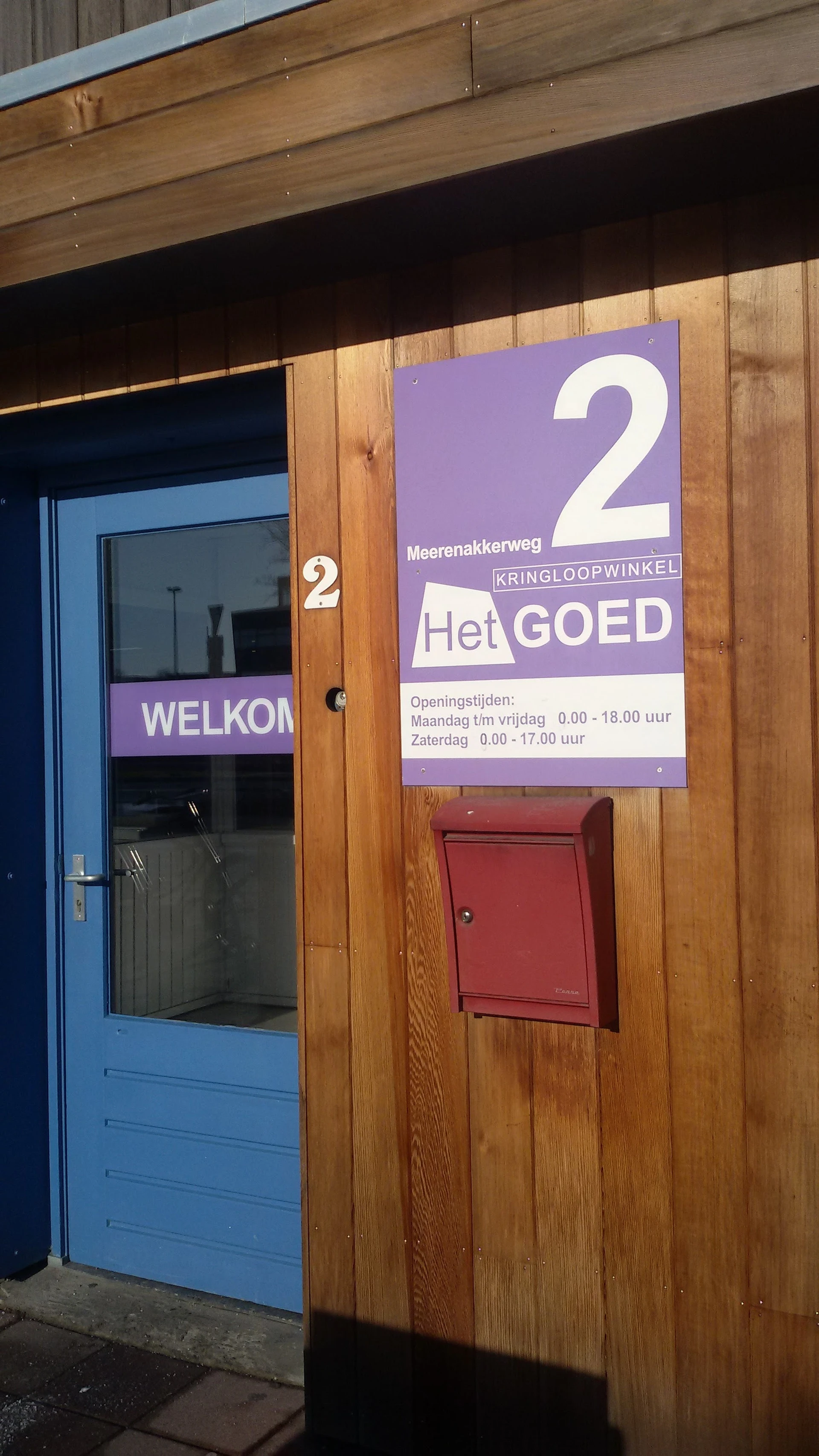 Kringloopwarenhuis Het Goed Eindhoven in Eindhoven met tweedehands boeken, gereedschappen en huis- en inrichting