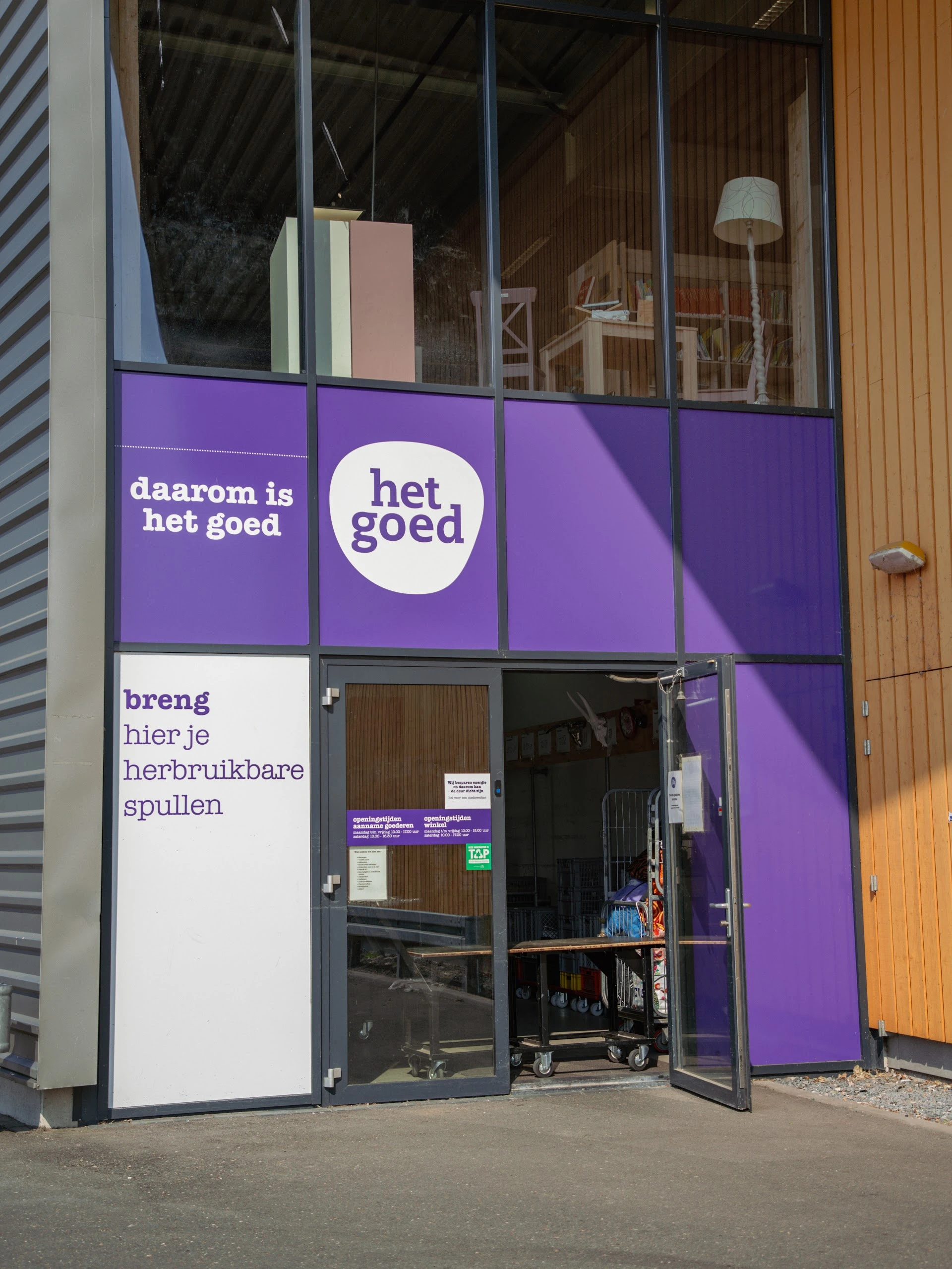 Kringloopwarenhuis Het Goed Harderwijk in Harderwijk met tweedehands boeken, huishoudelijke apparaten en huisinrichting