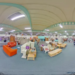 Ruime winkelhal met turquoise golvend plafond, gevuld met diverse tweedehands meubels en spullen