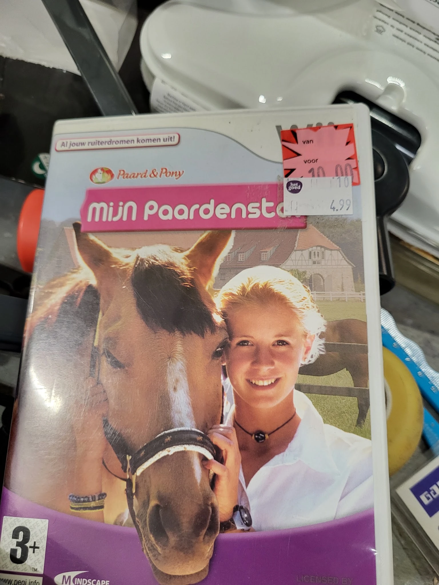 Boek 'Mijn Paardenstallen' van Paard & Pony met meisje en paard op de cover