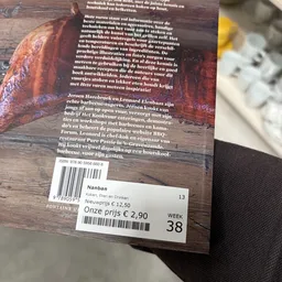 Prijssticker van een kookboek 'Nanban' met barcode en prijs €2,90 op boekcover