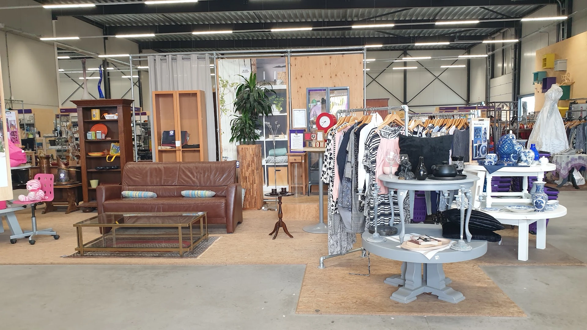 Kringloopwarenhuis Het Goed Nuenen in Nuenen met tweedehands boeken, cd's en gereedschappen