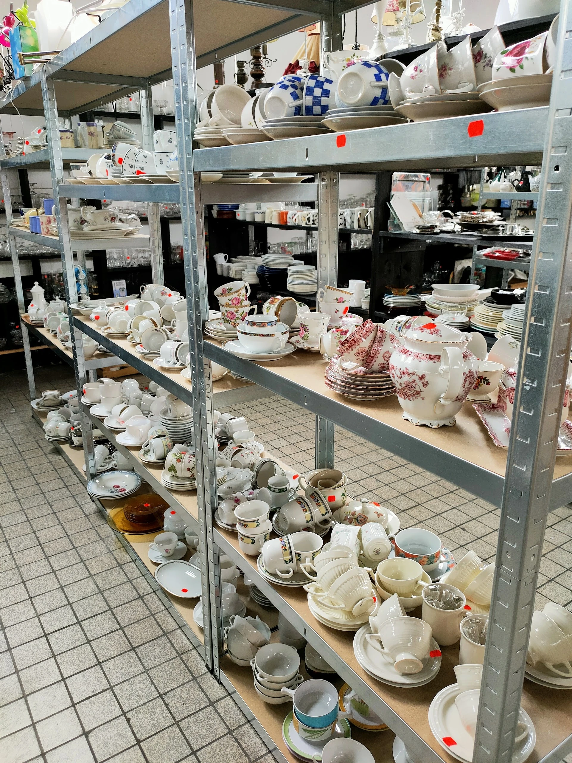 Kringloopwarenhuis Het Goed Zoetermeer in Zoetermeer met tweedehands boeken, gereedschappen en huis- en inrichting