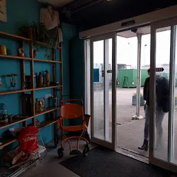 Bezoeker foto van Kringloopwinkel Alkemade in Roelofarendsveen