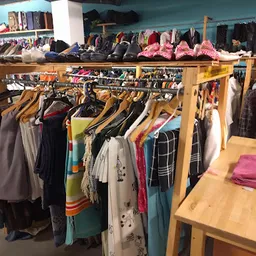 Bezoeker foto van Kringloopwinkel Alkemade in Roelofarendsveen