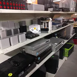 Bezoeker foto van Kringloopwinkel Alkemade in Roelofarendsveen