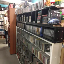 Bezoeker foto van Kringloopwinkel Alkemade in Roelofarendsveen