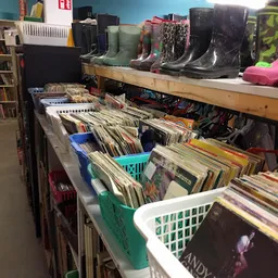 Bezoeker foto van Kringloopwinkel Alkemade in Roelofarendsveen