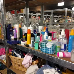 Bezoeker foto van Kringloopwinkel Alkemade in Roelofarendsveen