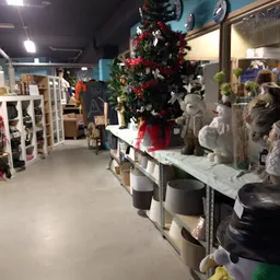 Bezoeker foto van Kringloopwinkel Alkemade in Roelofarendsveen