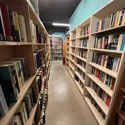 Bezoeker foto van Kringloopwinkel Alkemade in Roelofarendsveen