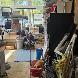 Bezoeker foto van Kringloopwinkel in Amsterdam