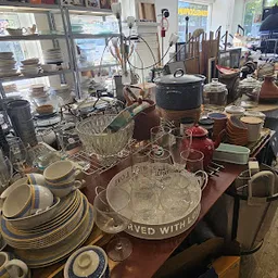 Bezoeker foto van Kringloopwinkel in Amsterdam