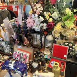 Bezoeker foto van Kringloopwinkel in Amsterdam