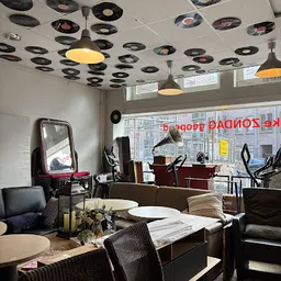 Bezoeker foto van Kringloopwinkel in Amsterdam