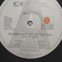 Vinyl single 'Go Deh Yaka (Go to the Top) Club Mix' uit 1983, labelzijde met Amola-logo zichtbaar