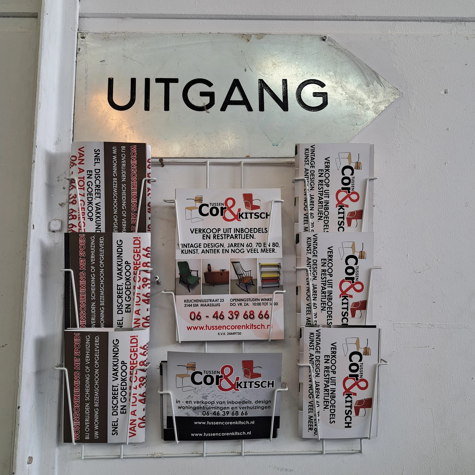 Kringloopwinkel "bijna kitch" in Maassluis met tweedehands huis- en inrichting en meubels