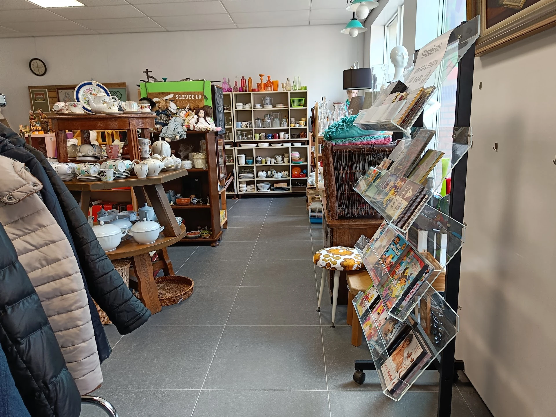 Kringloopwinkel Bladel in Bladel met tweedehands boeken, huishoudelijke artikelen en kleding