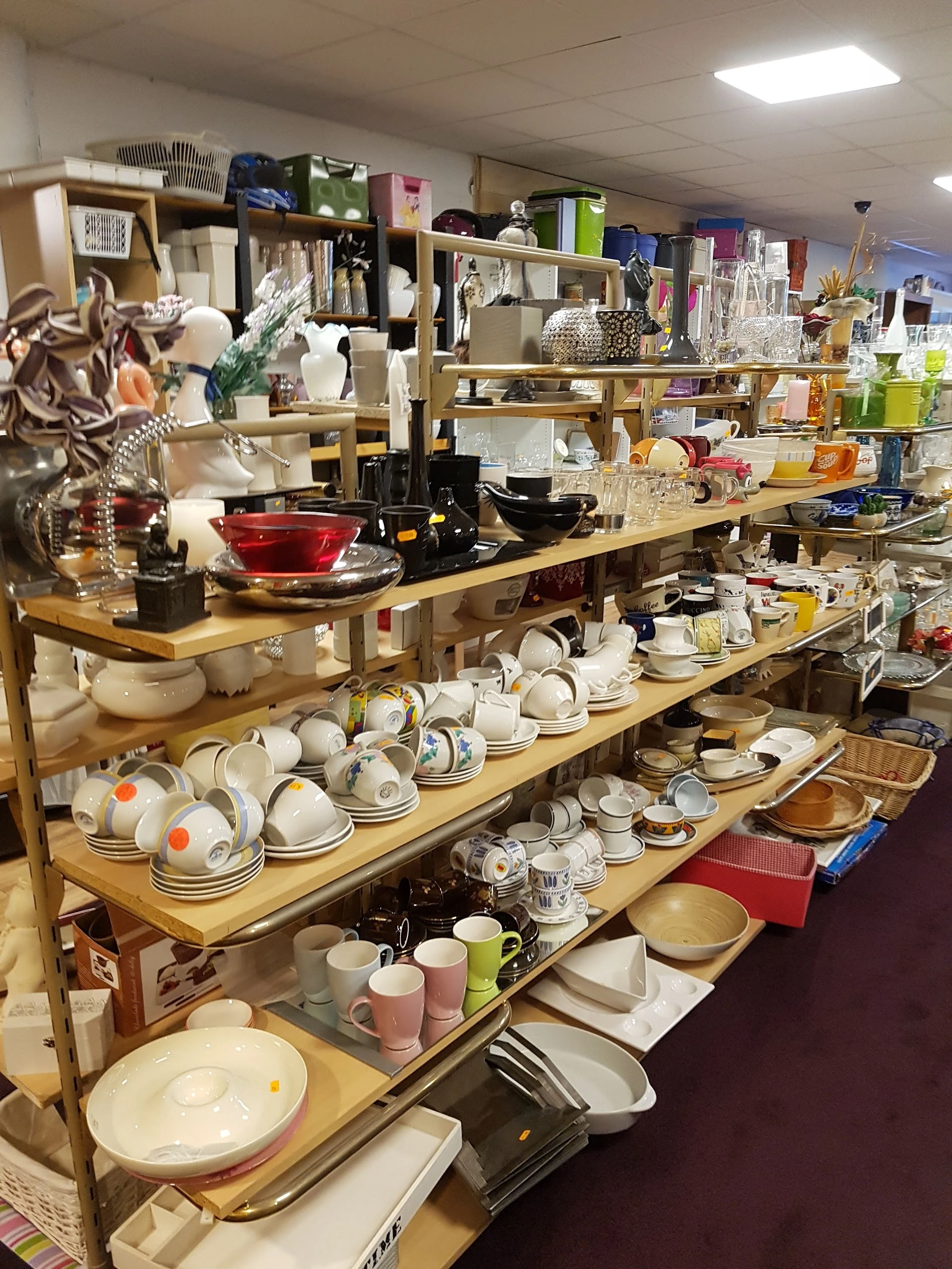 Kringloopwinkel Cirkel in Wijchen met tweedehands boeken, cd's en gereedschappen