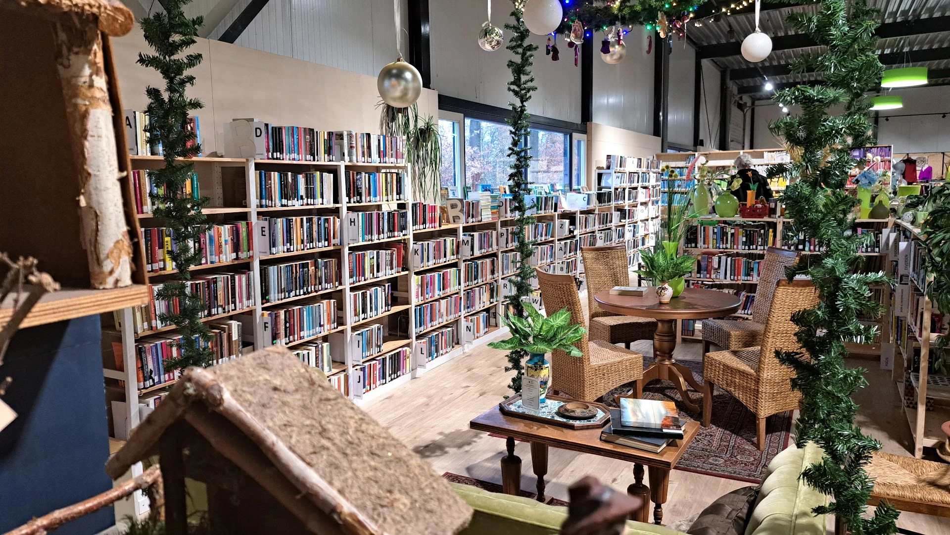 Kringloopwinkel de Beurs Denekamp in Denekamp met tweedehands boeken, huishoudelijke apparaten en jassen