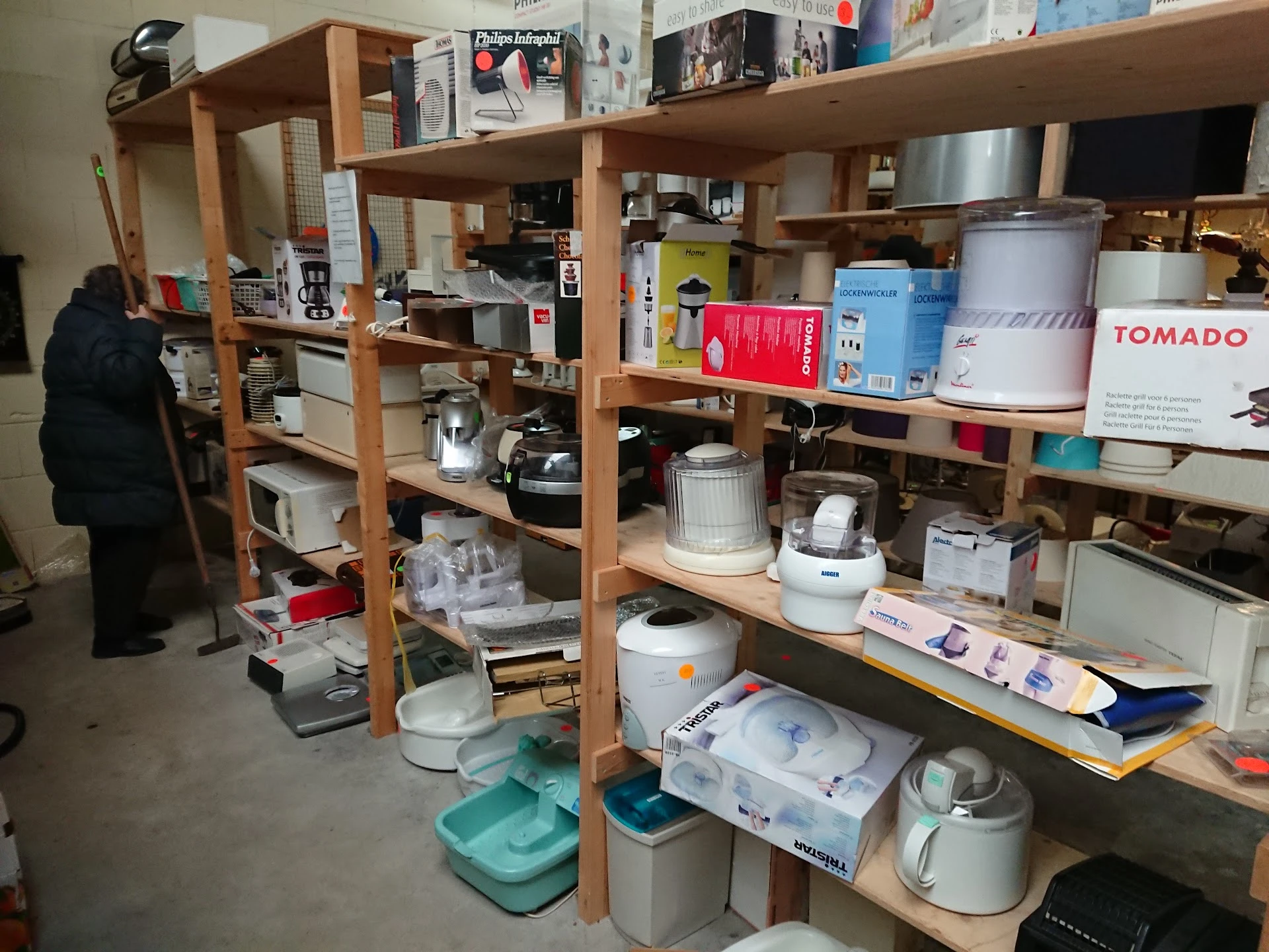 Kringloopwinkel De Groene Ezel in Heemskerk met tweedehands boeken, elektrische fietsen en gereedschappen