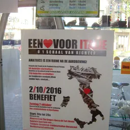 Poster voor benefietevenement 'Een hart voor Italie' met informatie over amatrice als ruïne en verzameling voor getroffen geb