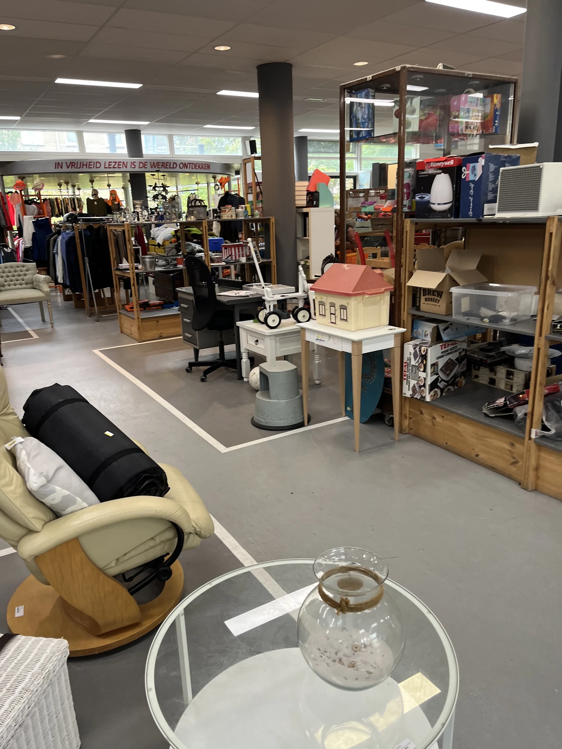 Bezoeker foto van Kringloopwinkel De Lokatie in Amsterdam
