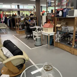 Bezoeker foto van Kringloopwinkel De Lokatie in Amsterdam