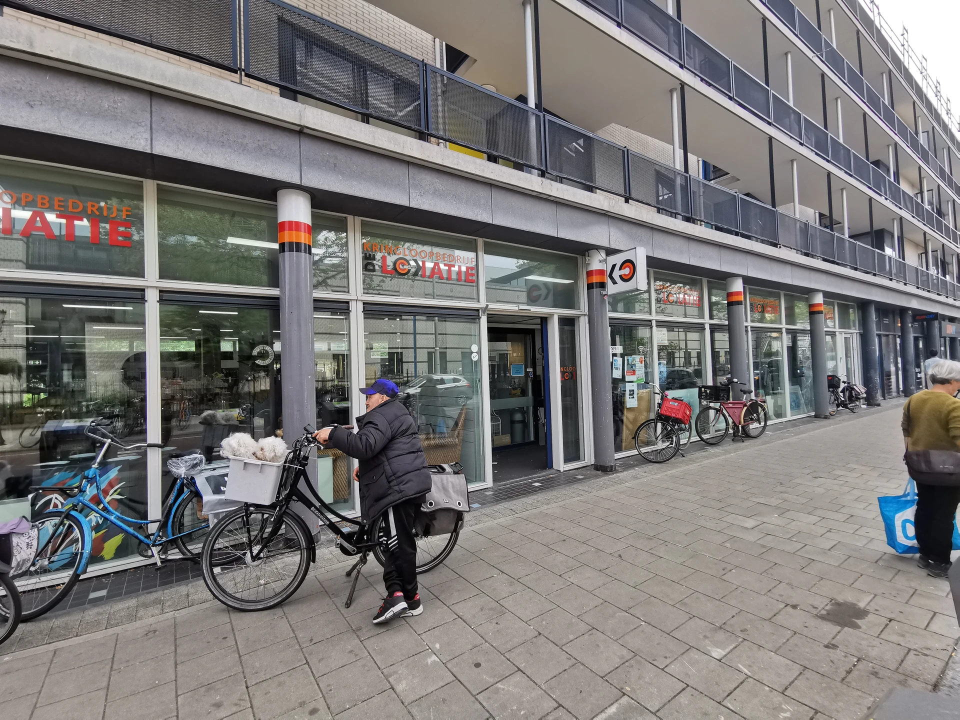 Bezoeker foto van Kringloopwinkel De Lokatie in Amsterdam