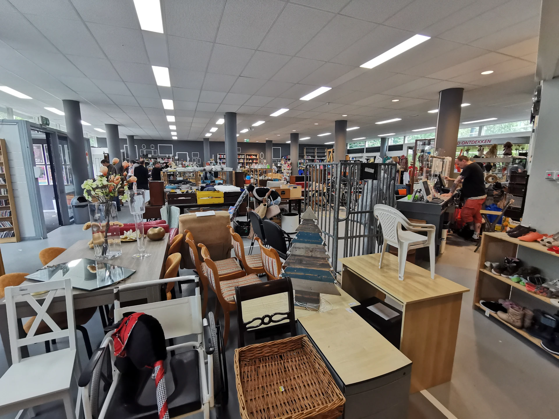 Bezoeker foto van Kringloopwinkel De Lokatie in Amsterdam