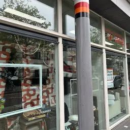 Bezoeker foto van Kringloopwinkel De Lokatie in Amsterdam