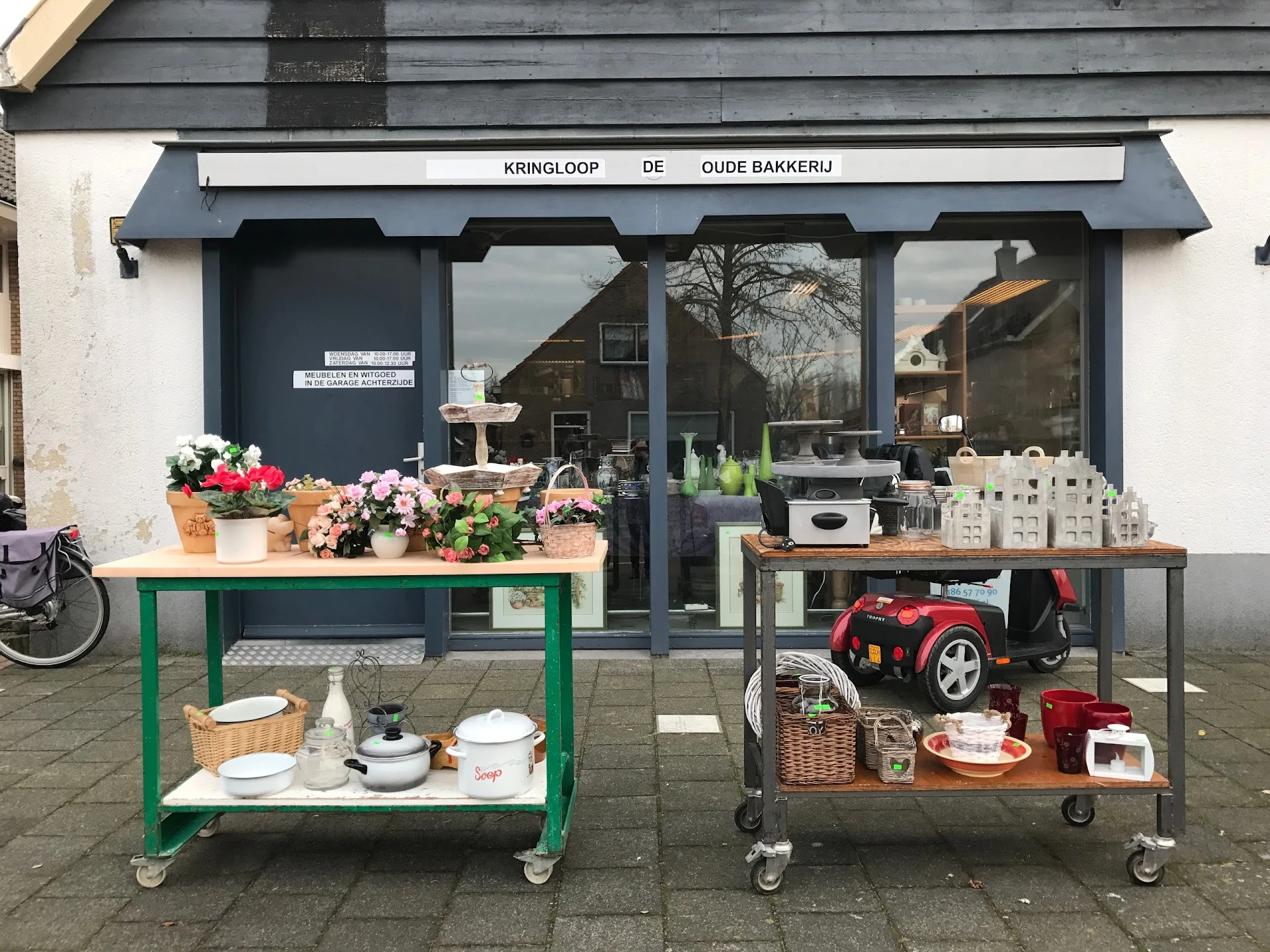 Kringloopwinkel De Oude Bakkerij in Nieuw-Beijerland met tweedehands boeken, gereedschappen en huis- en inrichting