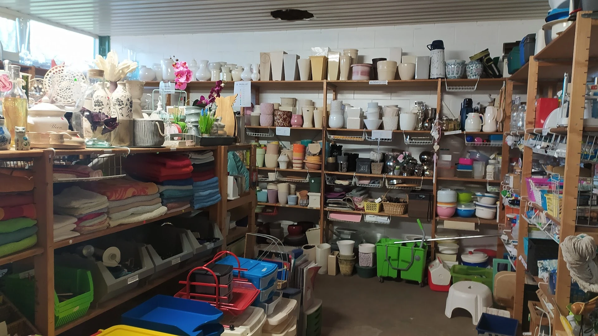 Kringloopwinkel Kringloopwinkel De Rode Beer in Wapenveld