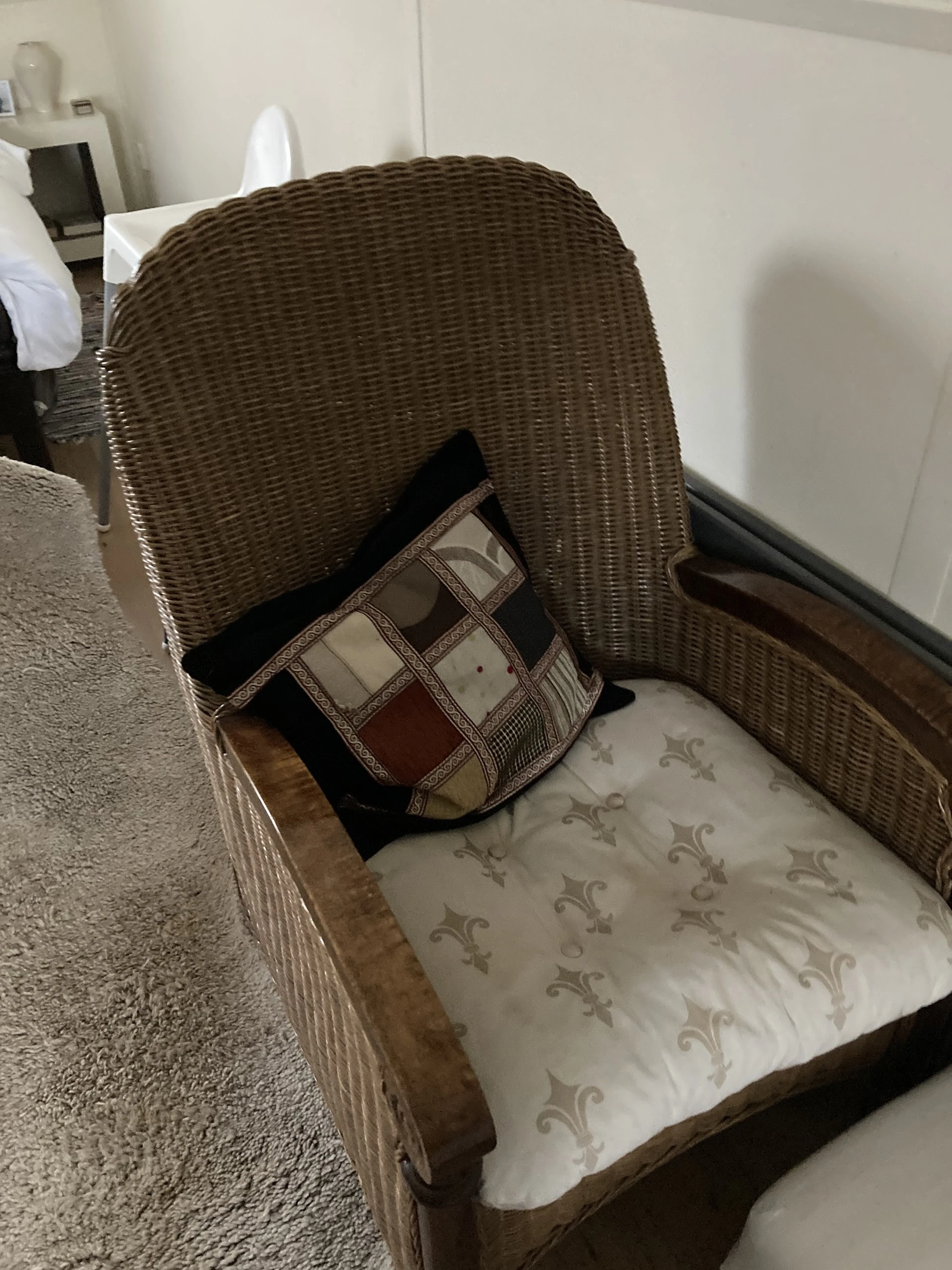 Kringloopwinkel De Rode Beer in Wapenveld met tweedehands boeken, huishoudelijke apparaten en keukengerei