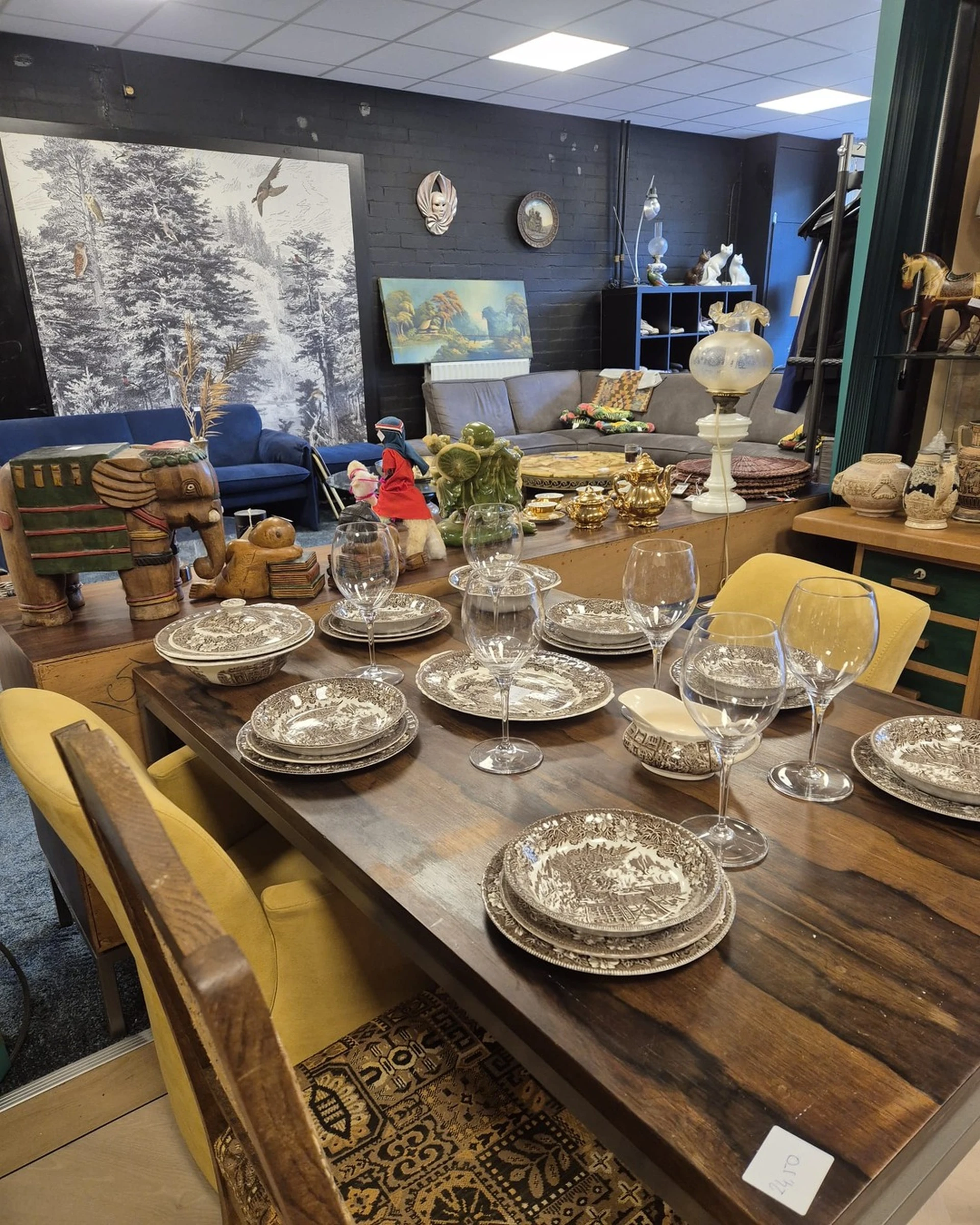 Kringloopwinkel De Schatkist in Oss met tweedehands meubels en kleding