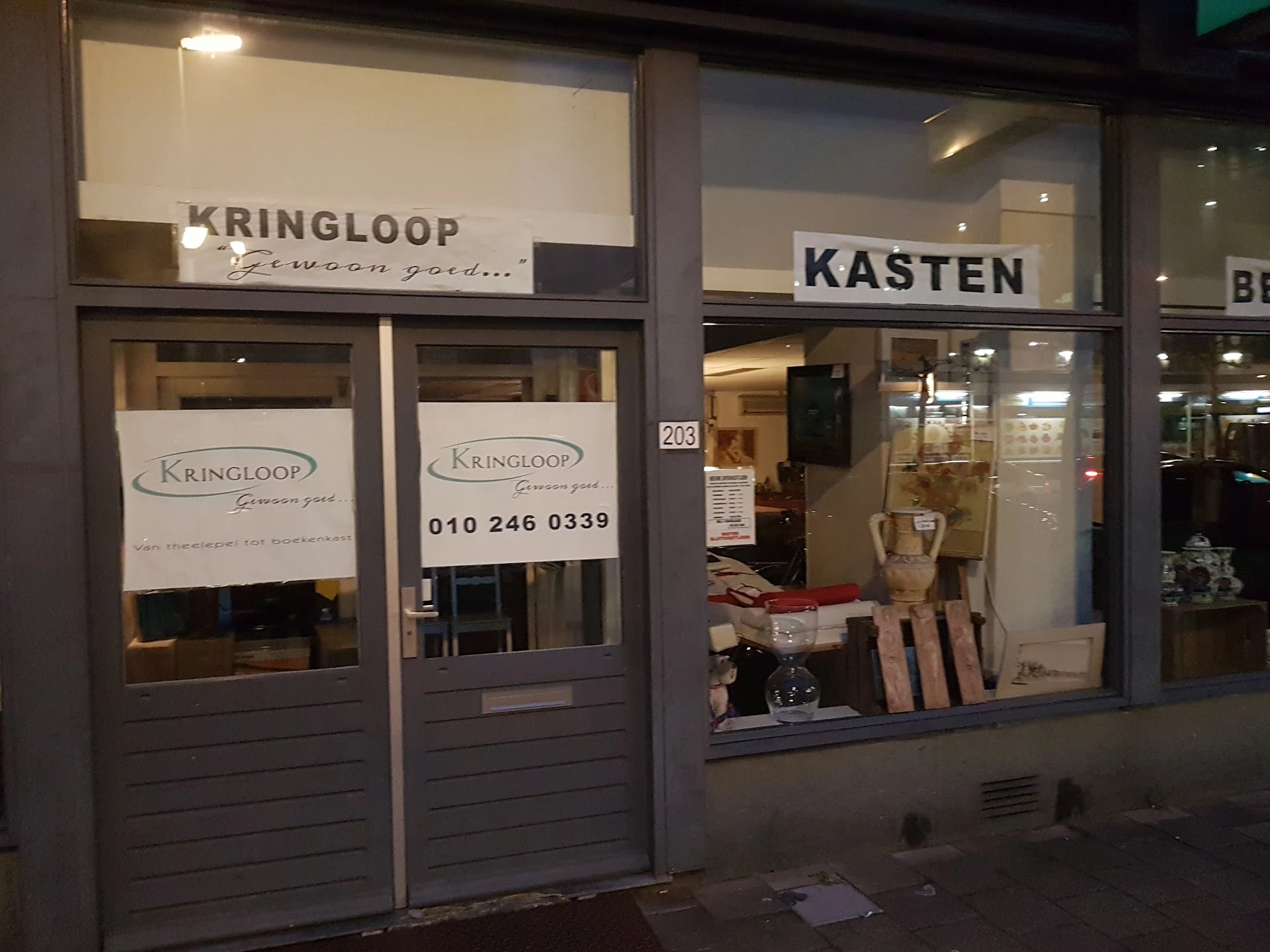 Kringloopwinkel Gewoon Goed in Schiedam met tweedehands boeken, huis- en inrichting en huishoudelijke apparaten