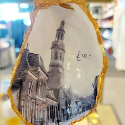 Decoratief object met afbeelding van een kerk en gouden rand