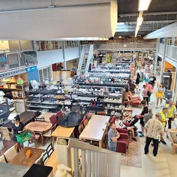 Bezoeker foto van Kringloopwinkel Goed & Gebruikt - Tweedehands Kleding, Meubels en meer in Goes, Zeeland in Goes